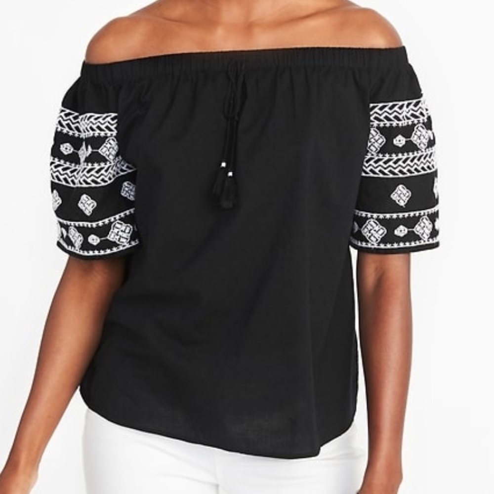 NWT Off-the-shoulder Embroidered Top Black & White size S